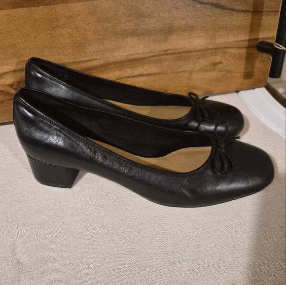 Clarks Shoes - Clarks New Black Leather Casual Shoes Office Heels NWOT Sz 12